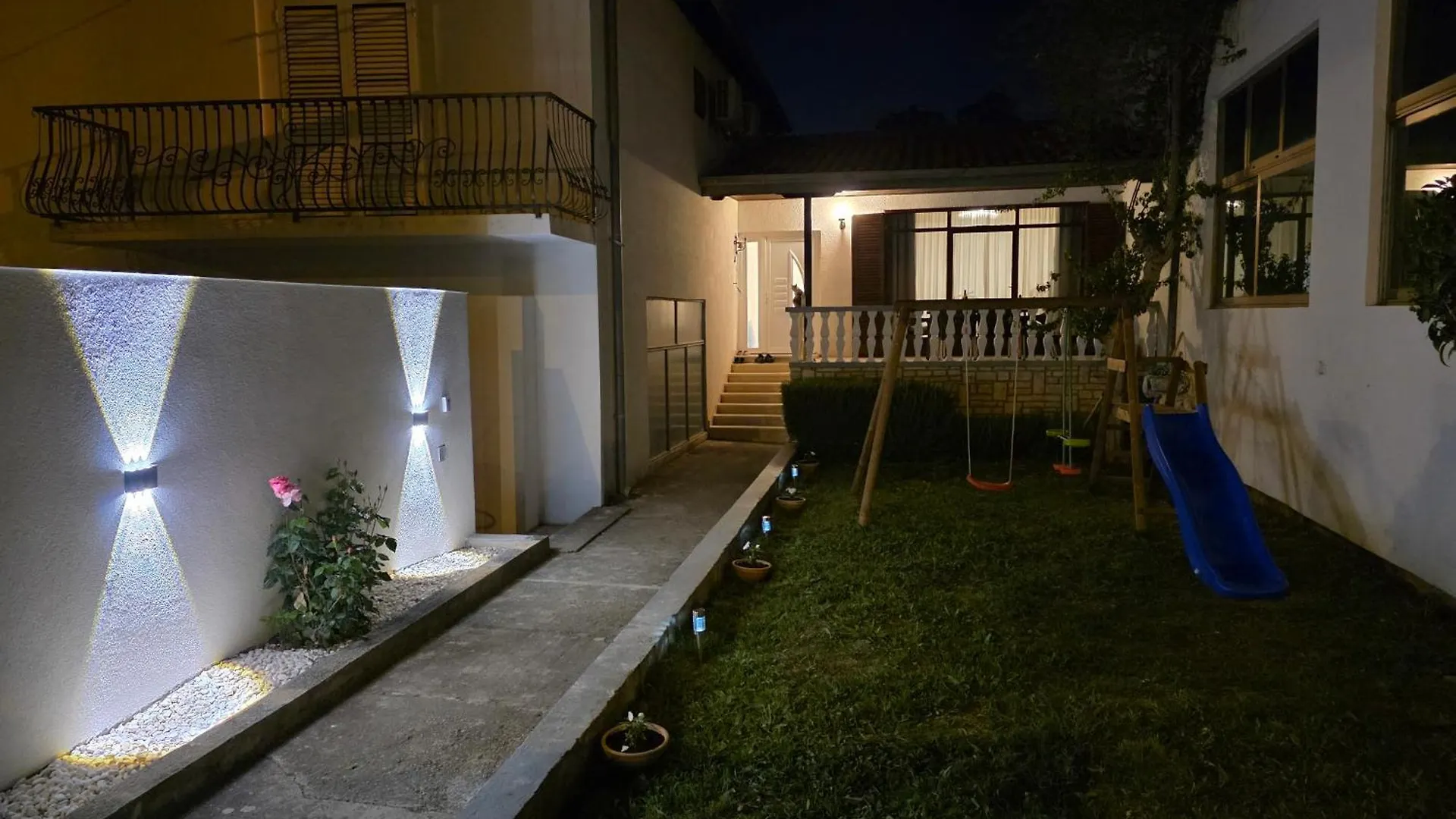 Holiday Home Markovic 비빈제 0*,  크로아티아