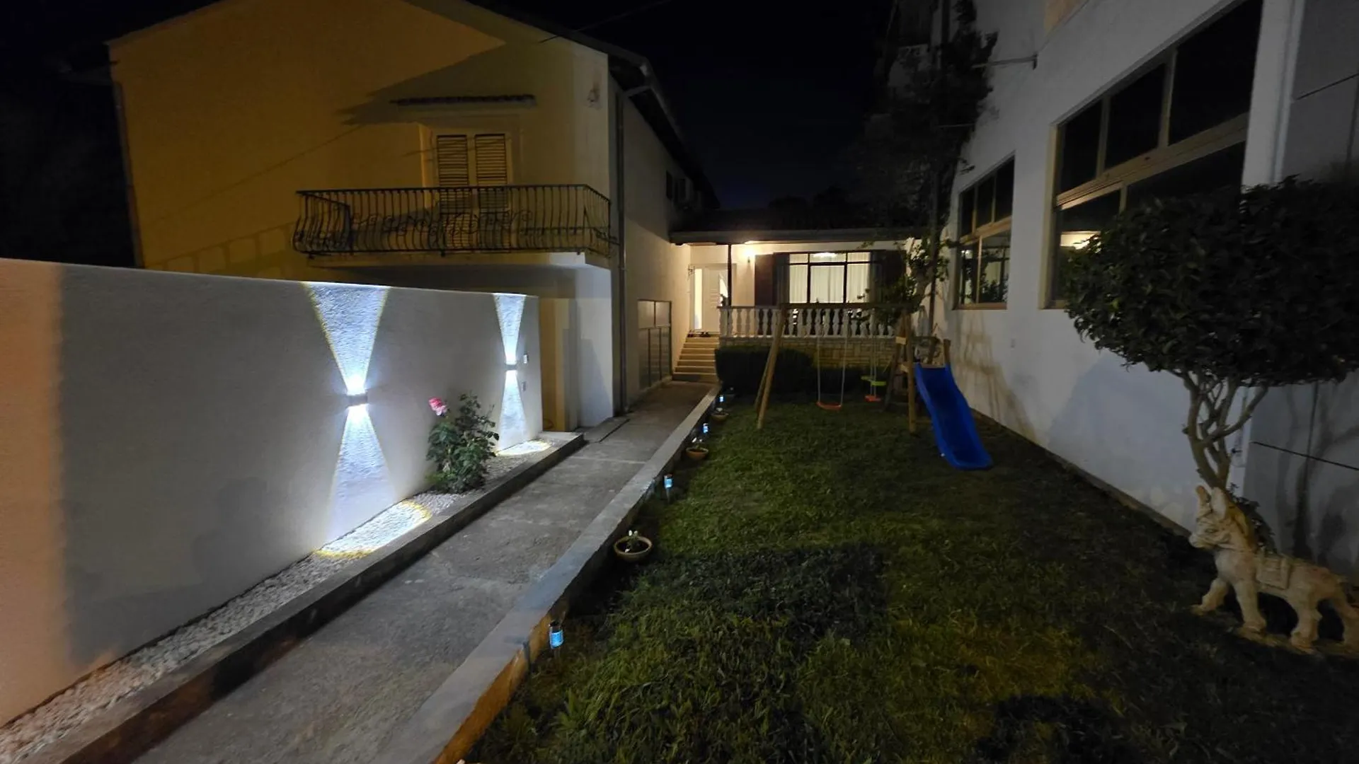 Holiday Home Markovic 비빈제